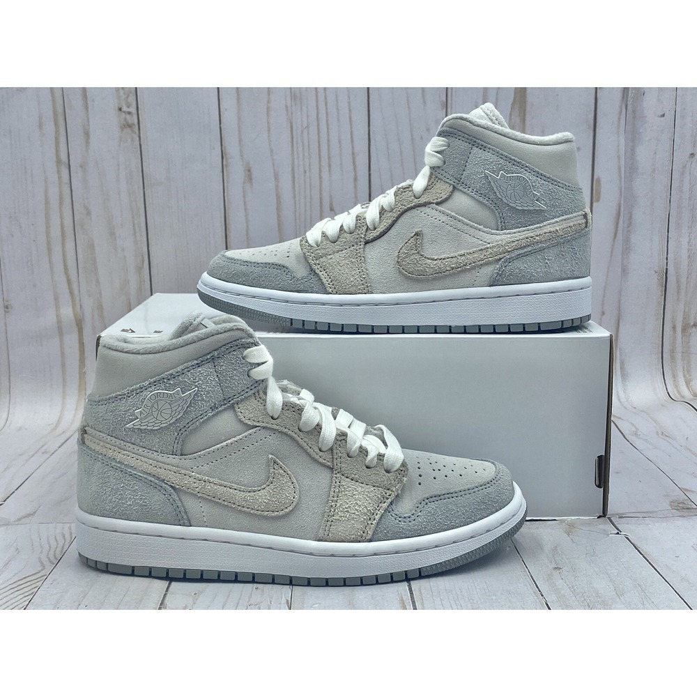 Nike Women's Air Jordan 1 Mid SE Particle Grey Size 5.5 DO7139‑002